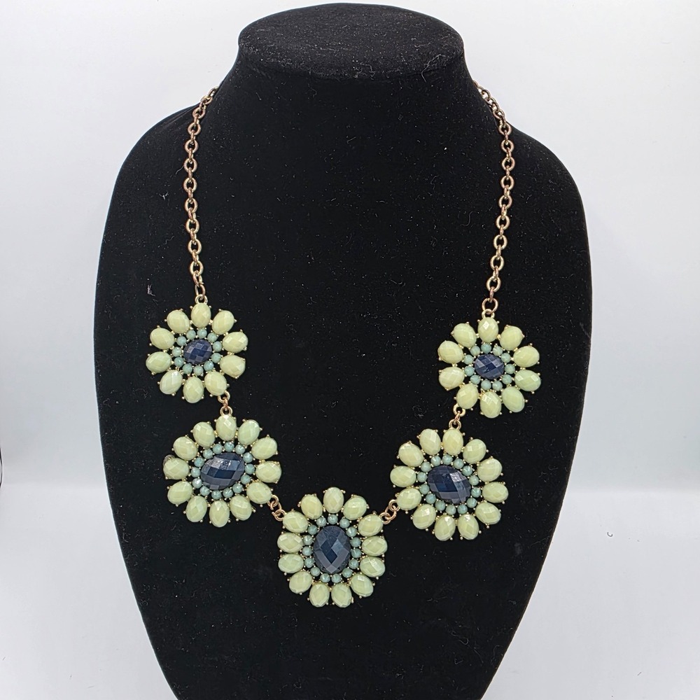 Vintage‎ Womens Gold Tone Yellow Blue Flower Pendant Necklace Oval Link 24"